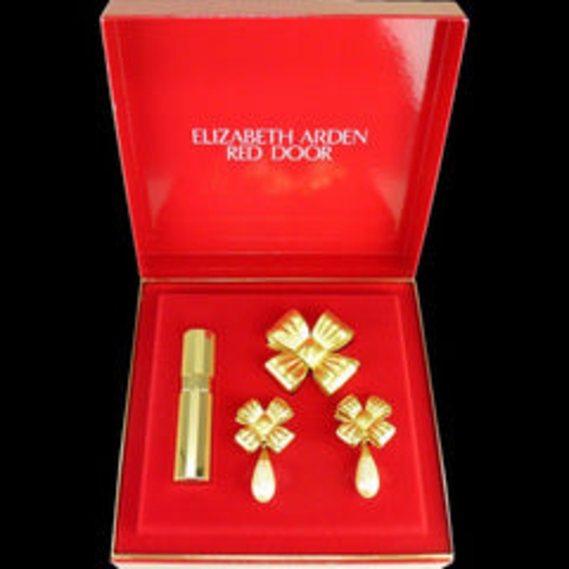 Red Door Gift Set by Elizabeth Arden 4 Piece Gift Set: .25 oz Mini Spray + Body Lotion + 3.3 oz Cream + Eau de Parfum for Women